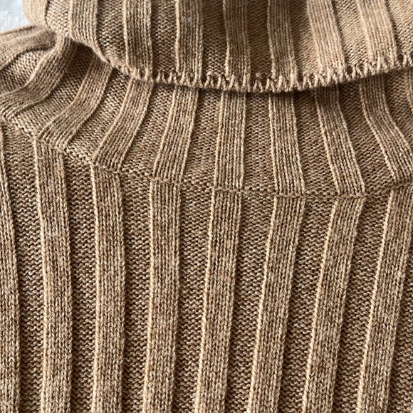 The Row
Large petite camel color roll-neck ribbed cashmere-blend sweater - Picture 5 of 5